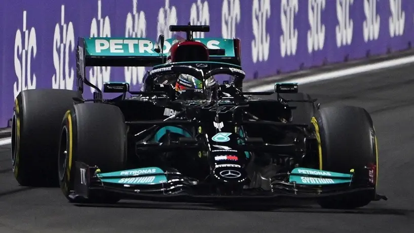F1: Lewis Hamilton ganó el GP de Arabia Saudita; Checo Pérez quedó fuera