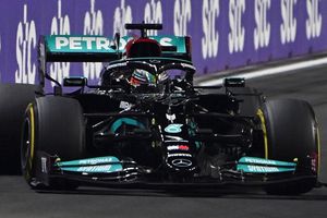 F1: Lewis Hamilton ganó el GP de Arabia Saudita; Checo Pérez quedó fuera
