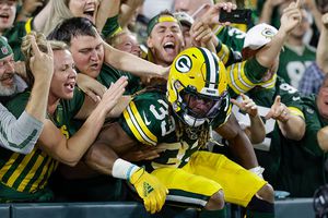 Aaron Jones perdió collar con cenizas de su padre celebrando un touchdown