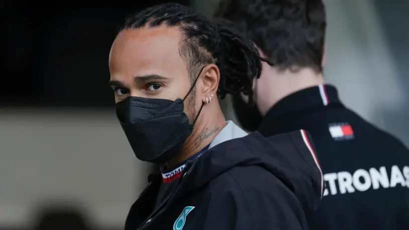 F1: Hamilton perderá cinco puestos en parrilla al cambiar cámara de combustión