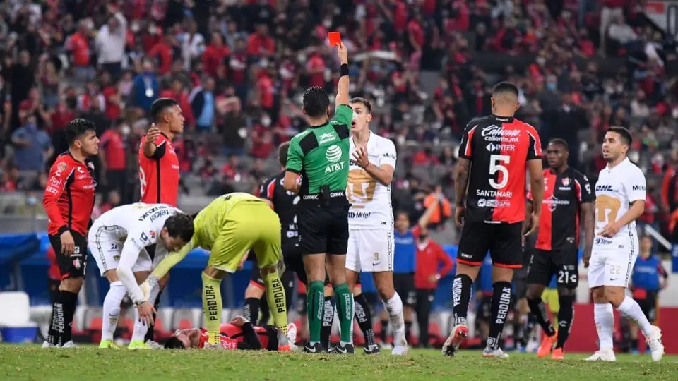 Pumas: Juan Ignacio Dinenno, sancionado un partido tras chilena que golpeó a Angulo