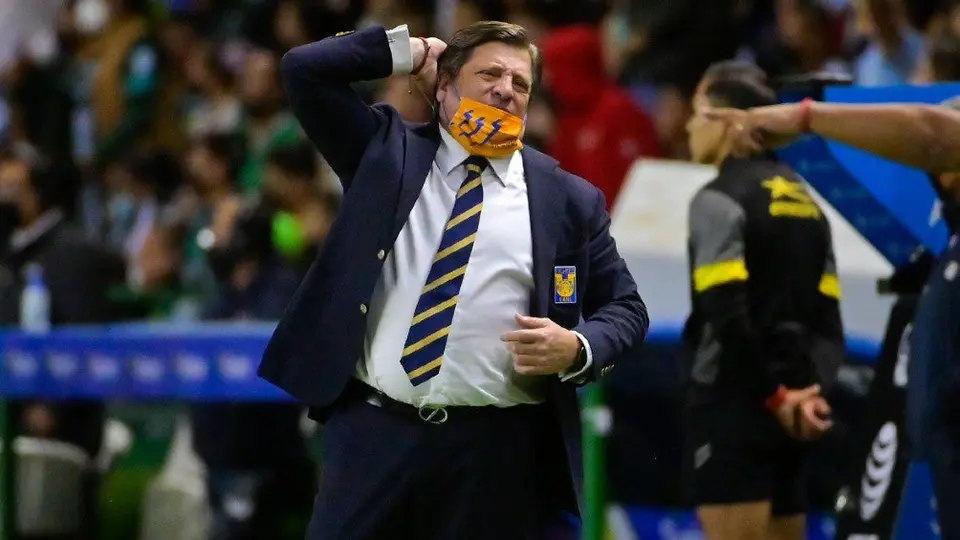 Tigres: Miguel Herrera respondió provocaciones de afición de León; Nahuel arrojó un objeto