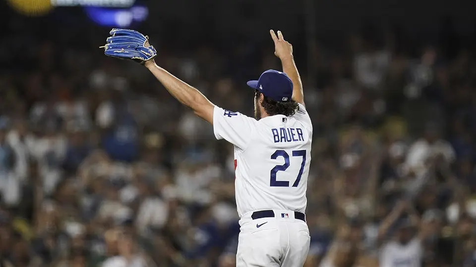 Trevor Bauer, puesto en licencia administrativa tras acusación de agresión