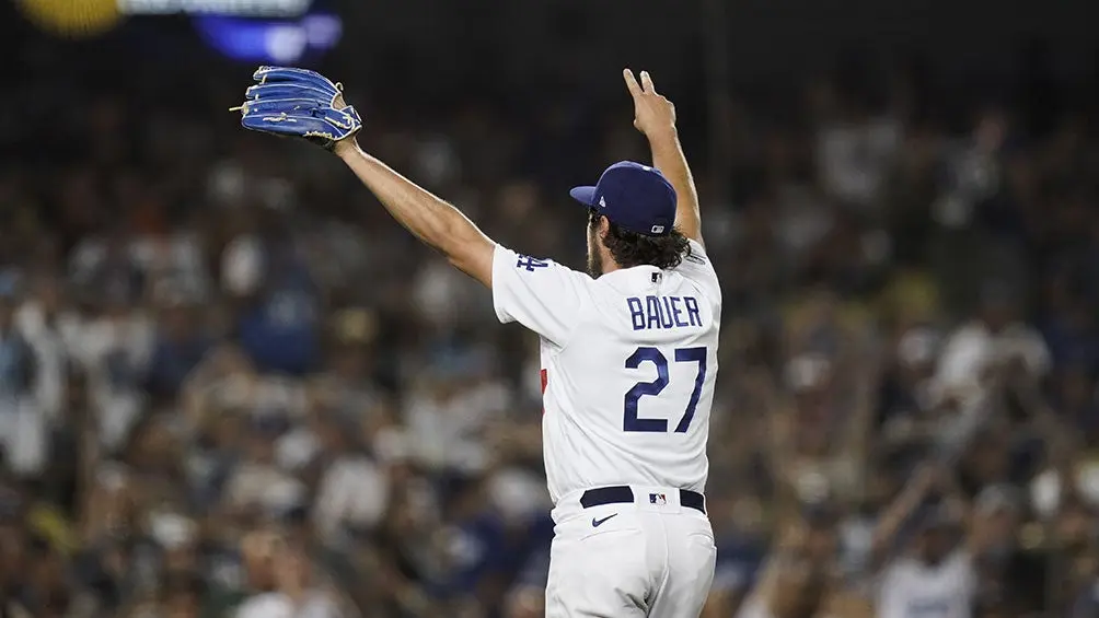 Trevor Bauer durante un partido con Dodgers | AP