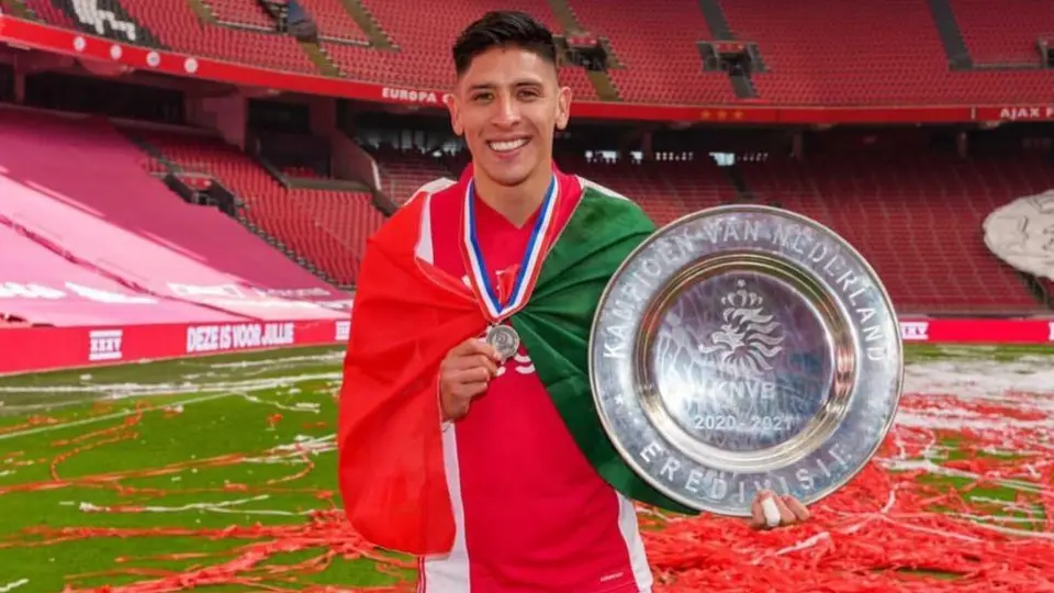 Edson Álvarez festejó el título del Ajax 'a lo grande' con la afición y su familia