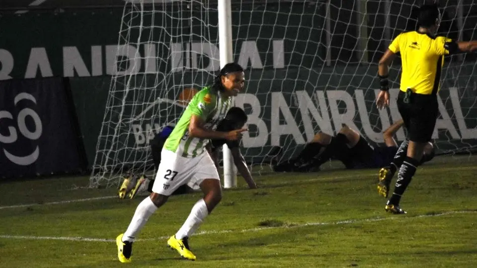 Gullit Peña marcó su primer doblete con Antigua GFC