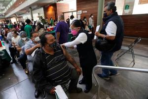CDMX: Vacunación contra el Covid-19 en maestros y personas de 50 a 59 años iniciará la próxima semana