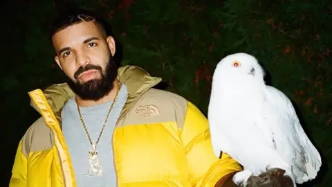 Barcelona:  Memphis Depay celebró el 'fichaje' de Drake