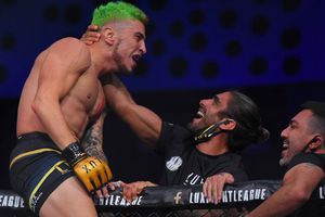 Sergio Cossio derrotó a 'Tiburón' Domínguez en el LUX 016 de MMA