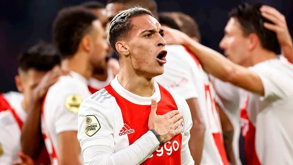 Edson Álvarez, titular en la goleada del Ajax sobre el PSV en el Clásico de los Países Bajos