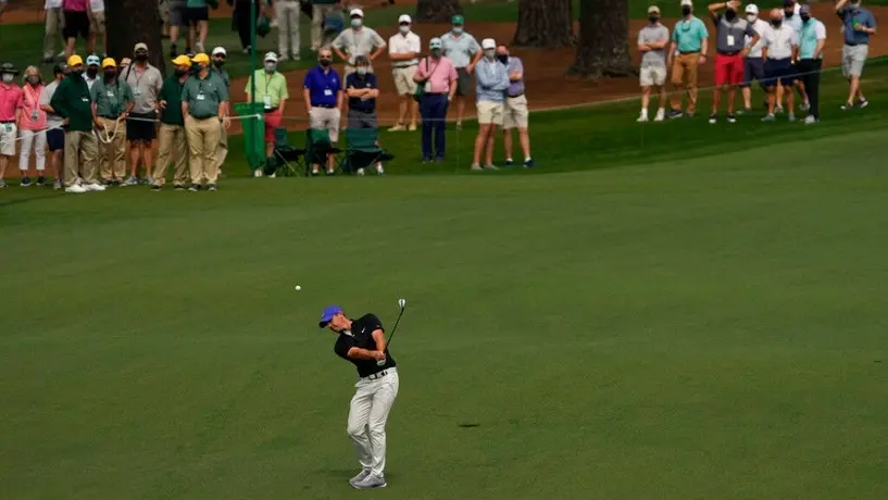 Video: Rory McIlroy le dio un pelotazo a su papá en el Masters de Augusta