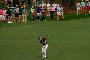 Video: Rory McIlroy le dio un pelotazo a su papá en el Masters de Augusta