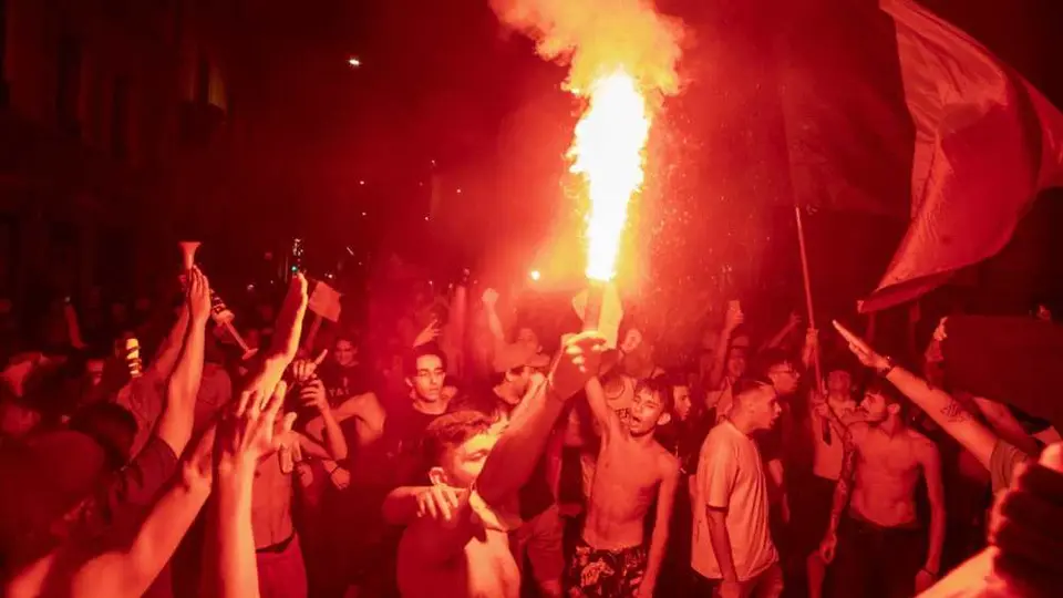 Videos: Festejos en Italia se salieron de control y provocaron accidentes y explosiones