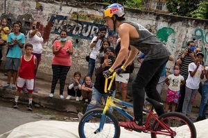 Medallista venezolano en Tokio 2020 ofreció exhibición de BMX freestyle en su país