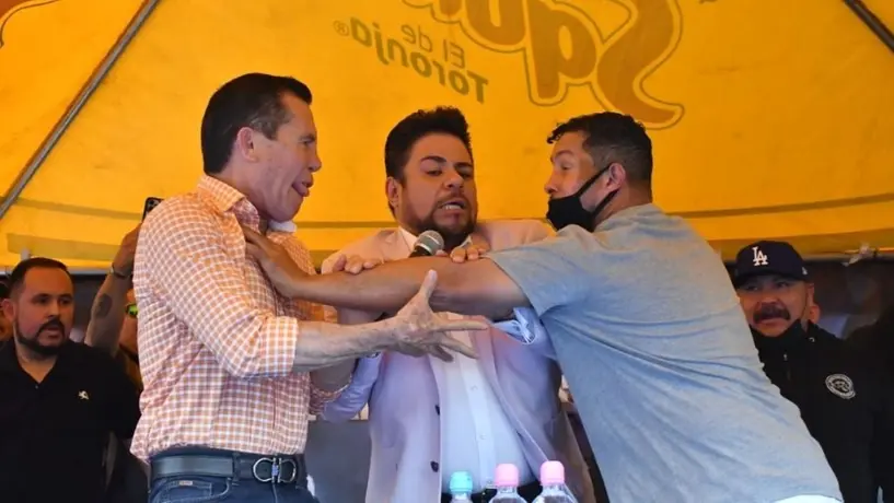 Julio César Chávez y Macho Camacho Jr. a punto de llegar a los golpes en presentación