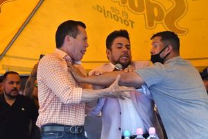 Julio César Chávez y Macho Camacho Jr. a punto de llegar a los golpes en presentación