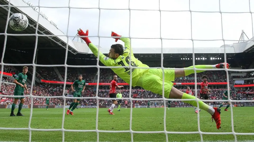 Erick Gutiérrez: Banca en la sorpresiva derrota del PSV ante el Feyenoord en la Eredivisie
