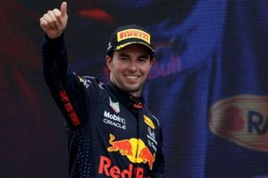Video: Checo Pérez Jr. se 'apoderó' del monoplaza RB16B de su padre
