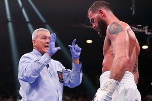 Canelo Álvarez: Caleb Plant fue llevado al hospital tras derrota ante el mexicano