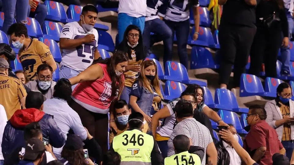 Pumas: Identificaron a pseudoaficionado auriazul que pateó a mujer en el Cuauhtémoc