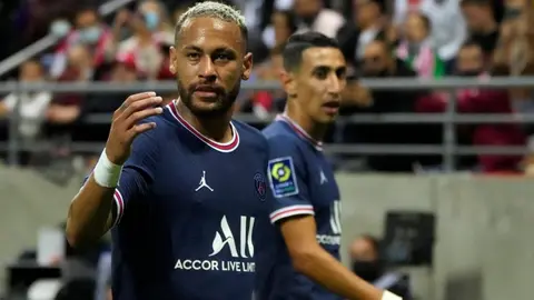 Neymar: Gana medio millón de euros al mes por ser "cortés, puntual y amable"