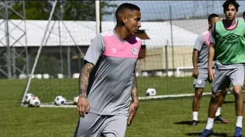 Jugador mexicano del Salamanca insultó a españoles: 'Rateros mama verg...'