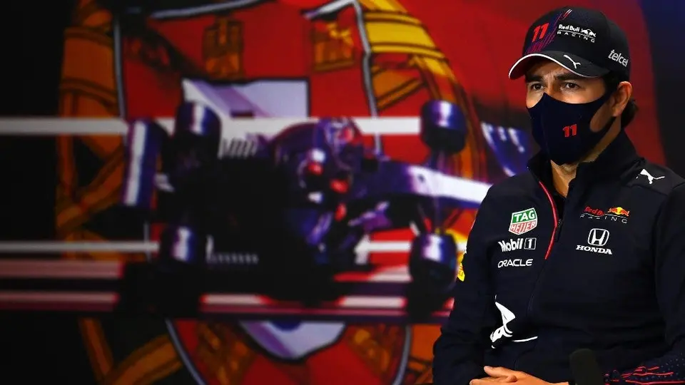 Checo Pérez sobre Helmut Marko: 'Estoy contento con él, siempre me dice lo que piensa'