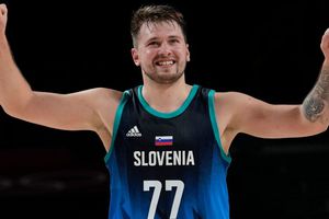 Luka Doncic hizo historia con 48 puntos en triunfo de Eslovenia ante Argentina