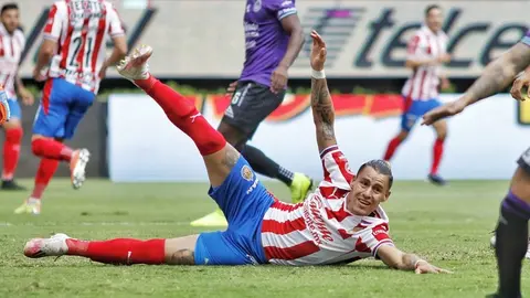 Chivas: Chicote Calderón, fuera de la convocatoria ante Rayados tras altercado con afición