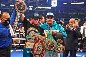 Canelo Álvarez: Unificó los títulos Supermediano de la CMB, AMB y OMB al vencer a Billy Joe Saunders