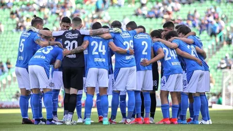 Víctor Velázquez: 'En este Cruz Azul sí sienten los colores, no como en otros años'