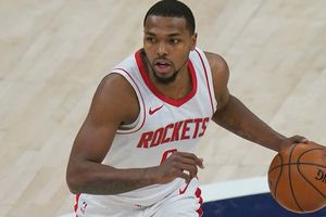 NBA: Sterling Brown, jugador de los Rockets, fue herido en la cara durante asalto