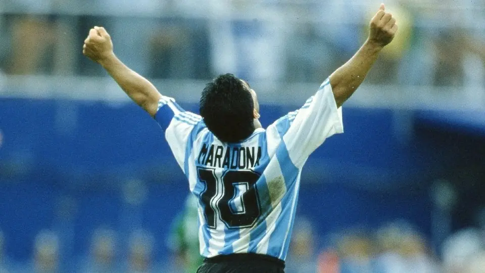 Maradona: Colocarán su estatua frente al estadio de Napoli para recordarlo a un año de su muerte