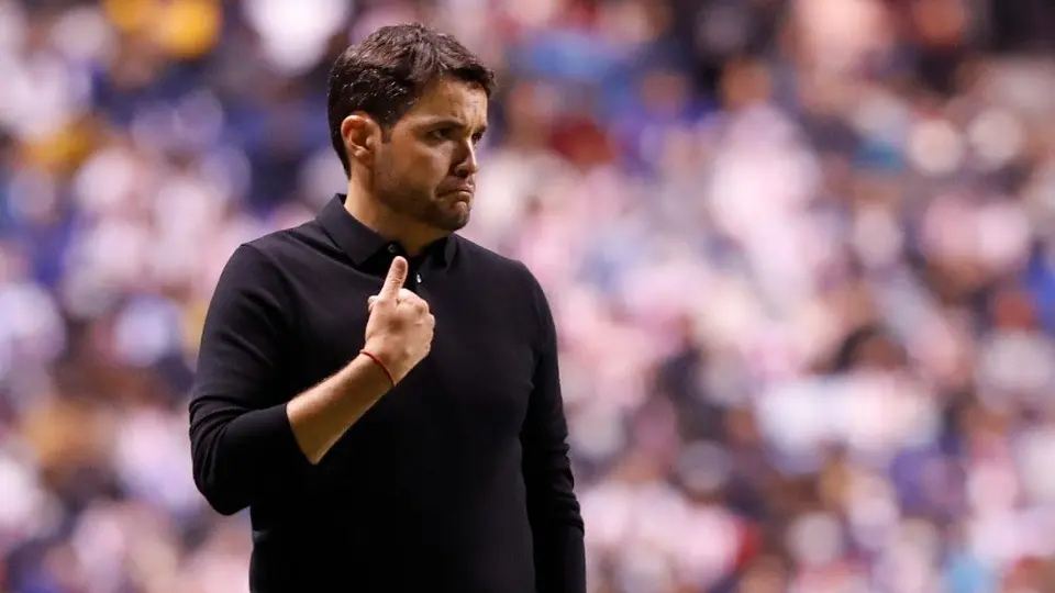 Presidente de Puebla sobre Larcamón: 'Va a canchas llaneras y me tiene trabajando 24 hrs'