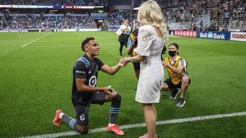 Jugador del Minnesota United pidió matrimonio al final del partido vs San José