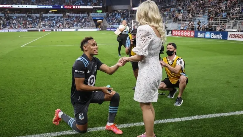 Jugador del Minnesota United pidió matrimonio al final del partido vs San José
