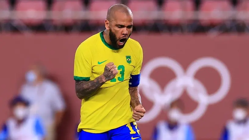 Dani Alves fue captado en un fiesta; causa indignación en la afición del Sao Paulo