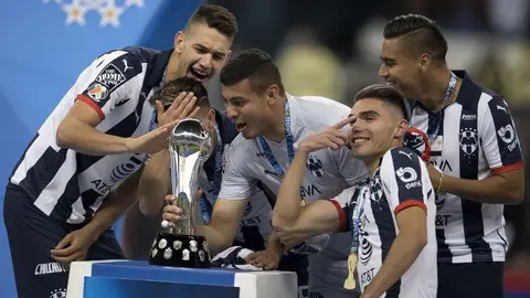 César Montes a Johan Vásquez: 'Estoy orgulloso de él porque ha tenido una carrera de éxito'