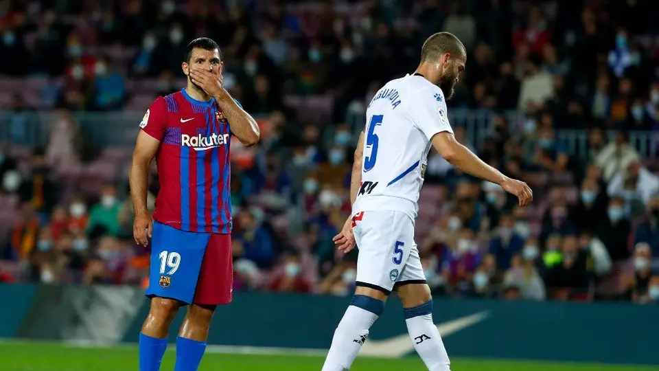 Barcelona: Kun Agüero salió en ambulancia y fue trasladado al hospital tras mareos