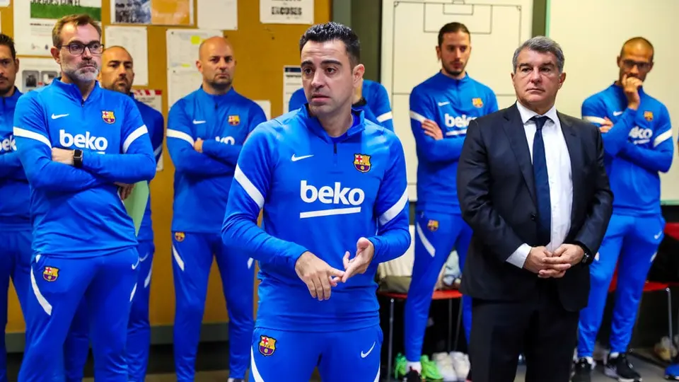 Barcelona: Xavi dirigió su primer entrenamiento con el Barça entre viejos conocidos