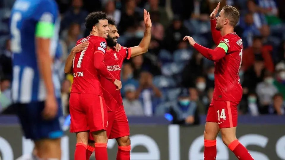 Tecatito Corona: Liverpool goleó al Porto con dobletes de Mohamed Salah y Roberto Firmino
