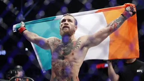 Conor McGregor admitió que le gustaría ser entrenado por el Canelo Team