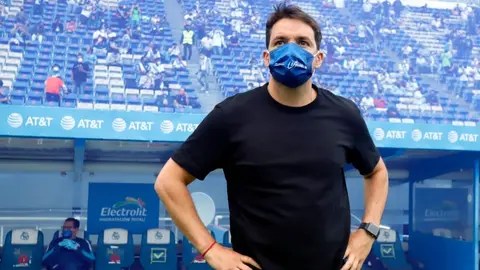 Puebla: Nicolás Larcamón renovó para 18 meses como DT de la Franja