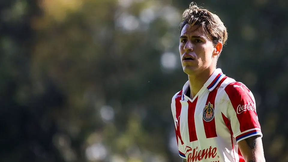 Chivas: Chicote Calderón, baja para juego contra Monterrey; Jesús Molina, en duda