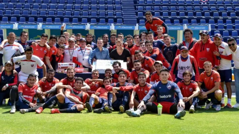 Atlante: Celebró sus 105 años de historia con tradicional partida de pastel