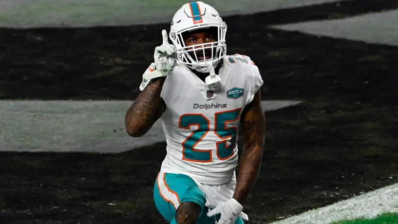 NFL: Dolphins acuerdan extensión de contrato con Howard