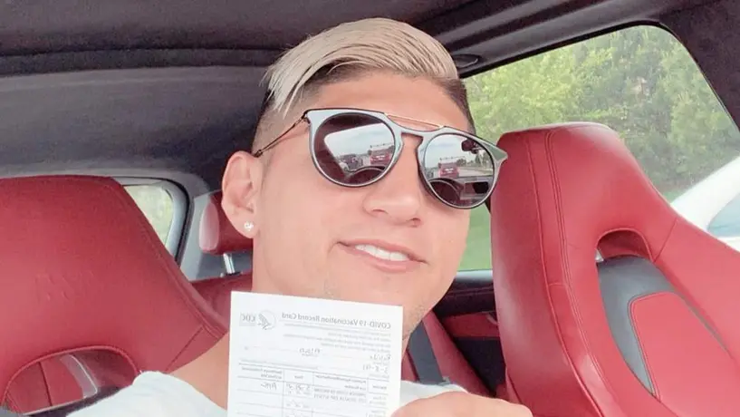 Alan Pulido informó que ya fue vacunado contra el Coronavirus