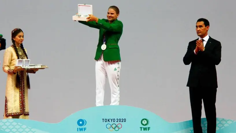 Primer medallista de Turkmenistán recibió un departamento, auto y 50 mil dólares