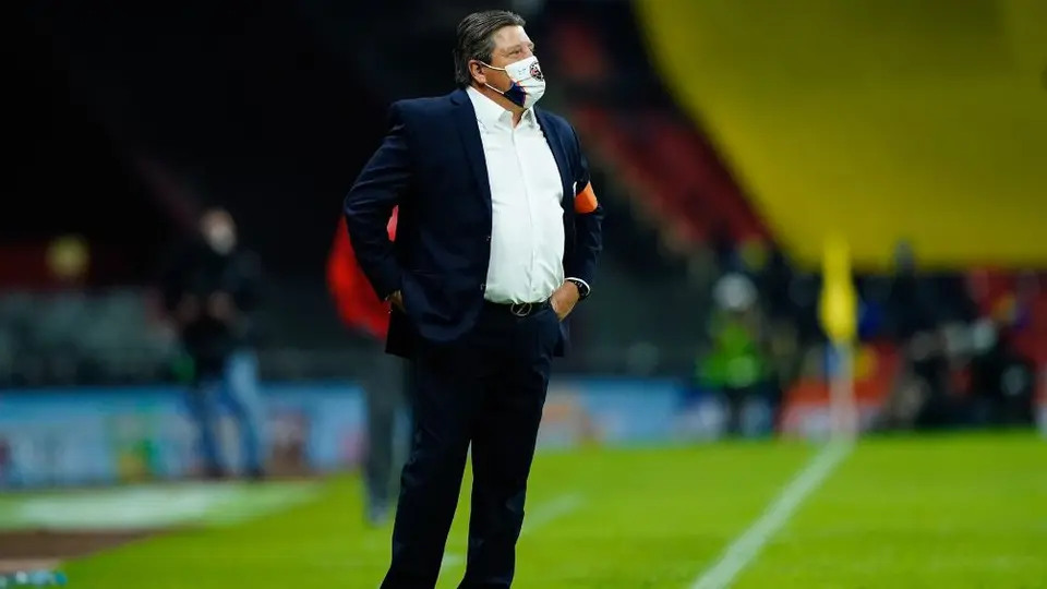 Miguel Herrera: Aseguró que no metía a Roger Martínez por órdenes de la directiva de América