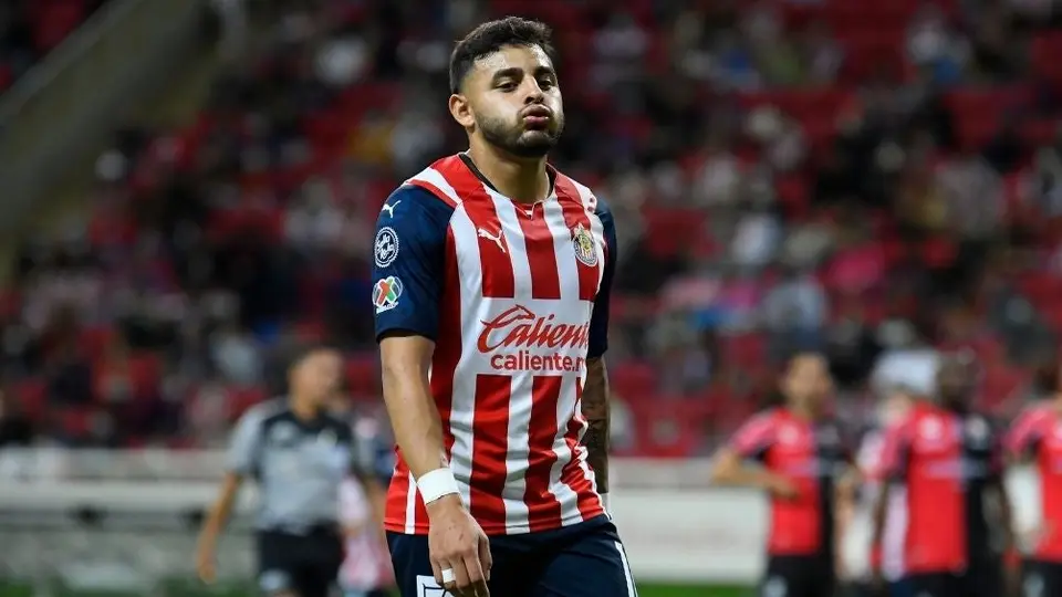 Chivas: Alexis Vega no estará presente ante Cruz Azul por precaución médica